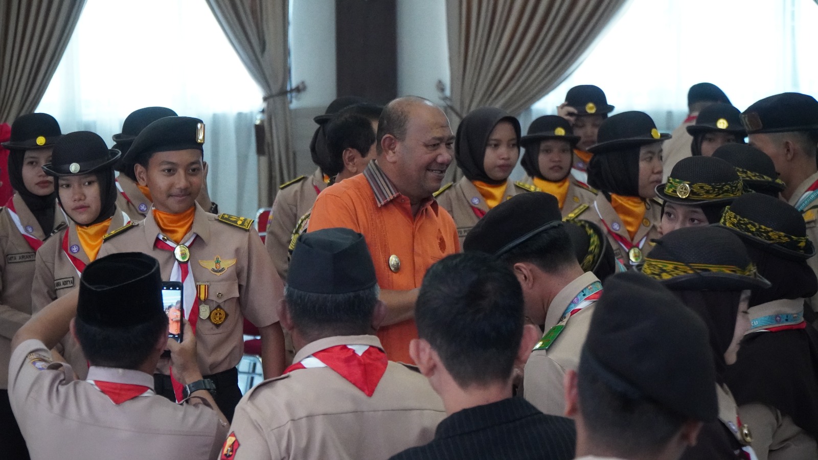 Syah Afandin Lepas Peserta Raimuna Nasional Utusan Kwarcab Pramuka Langkat