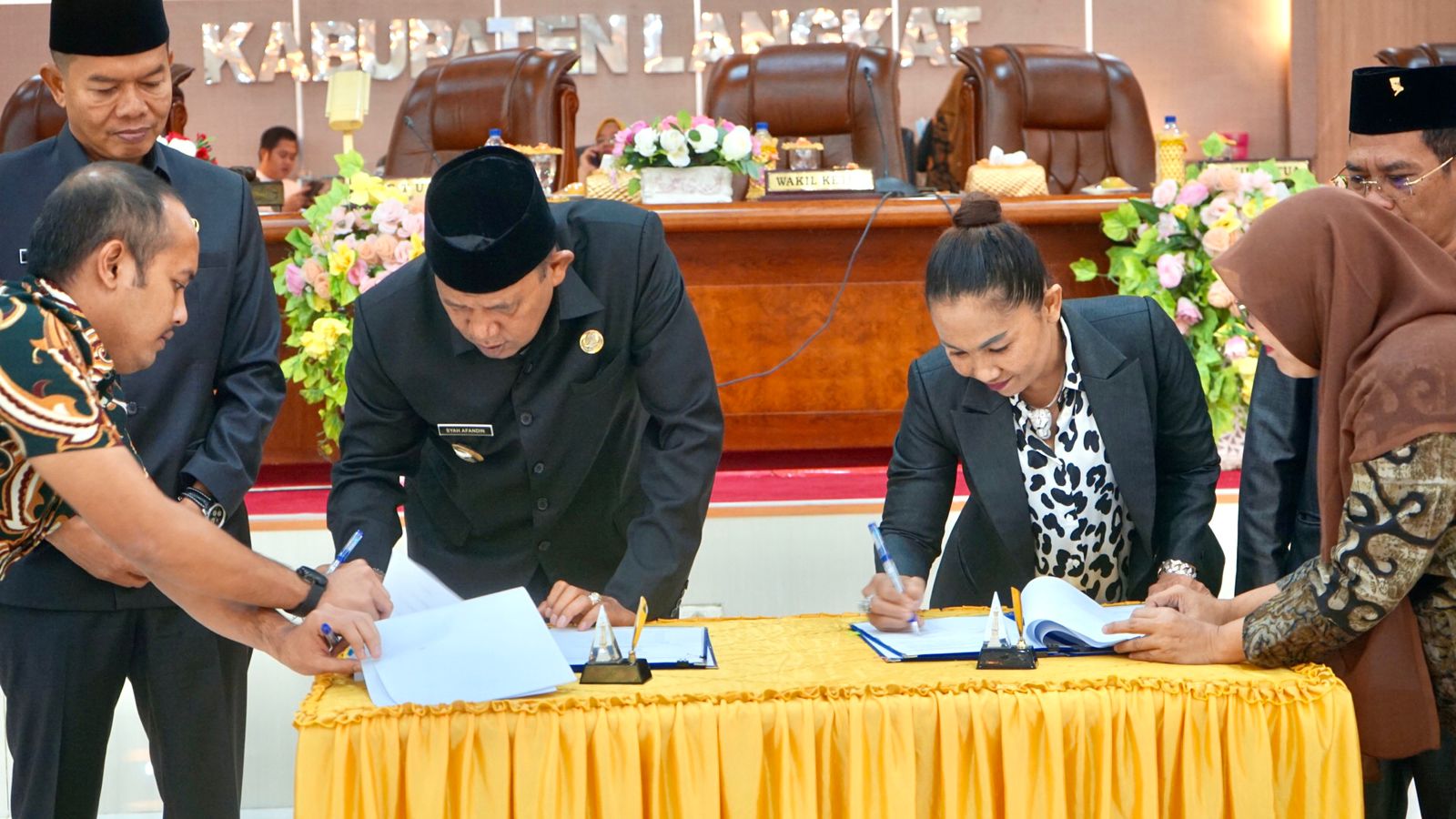 Syah Afandin Hadiri Paripurna KUPA dan PPAS P APDB Langkat