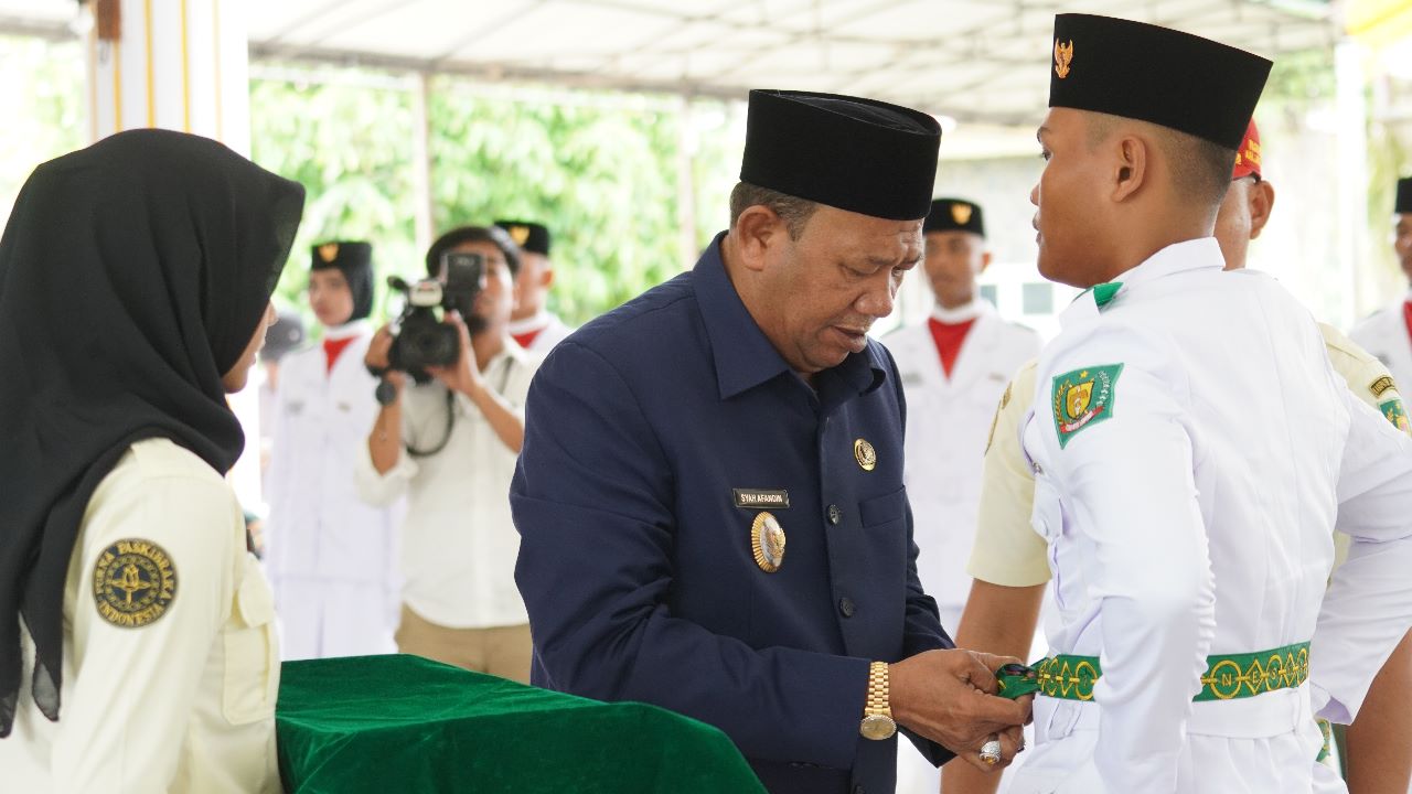 Syah Afandin Kukuhkan Paskibraka Kabupaten Langkat