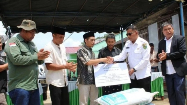 Petani di Sipirok Tapsel Dapat Bantuan Ribuan Bibit Kopi dan Belasan Ton Pupuk