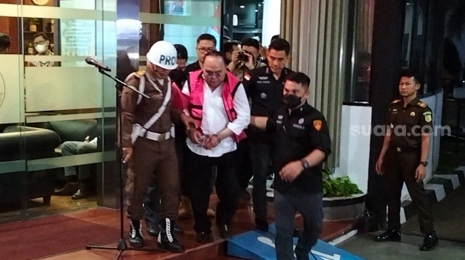 BREAKING NEWS! Anggota DPR RI Fraksi PDIP Ismail Thomas Ditetapkan sebagai Tersangka Kasus Korupsi