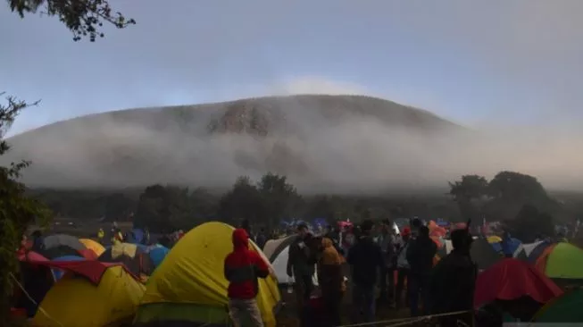 Gunung Api Dempo Erupsi, Warga Diminta Menjauh