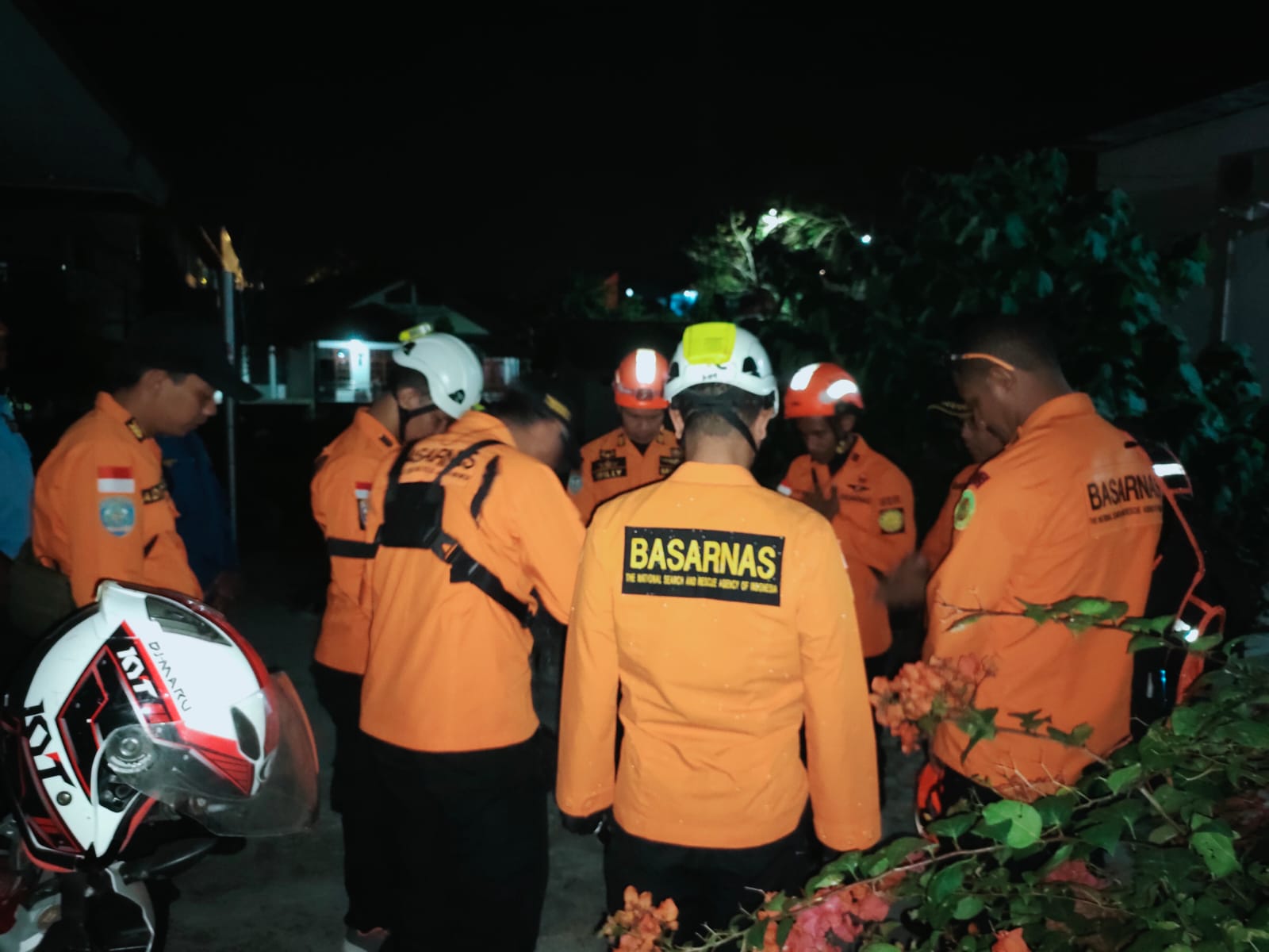 Pria di Kupang Ancam Bunuh Diri dengan Memanjat Tower Antene Setinggi 65 Meter