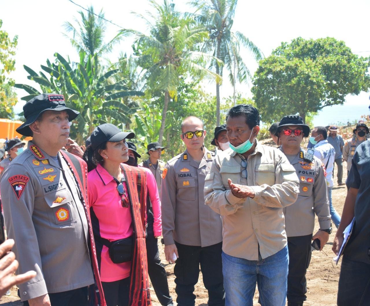 Kapolri dan Ketua Umum Bhayangkari Resmikan Sumur Bor dan Polsubsektor Palue