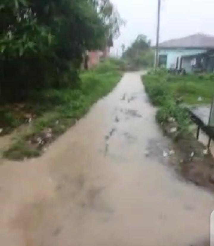 Masalah Drainase, Warga Di Batu Nadua Sering Kebanjiran dan Mulai Terjangkit DBD
