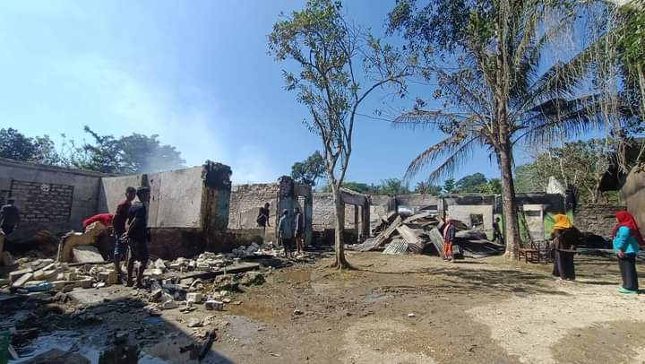 Bangunan dan Mess Guru SMAN 1 Waikabubak Terbakar