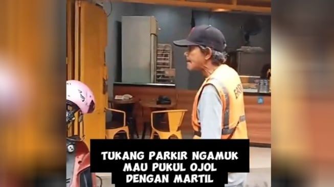 Viral! Tukang Parkir di Medan Ngamuk Mau Pukul Driver Ojol Pakai Martil, Ternyata Ini Masalahnya...