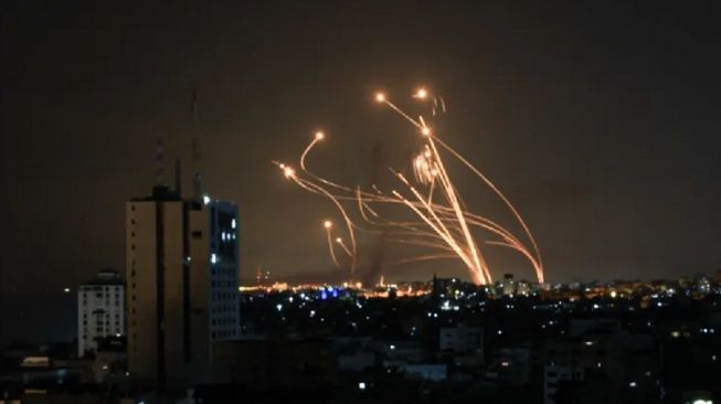 Mencekam! Langit Gaza Dipenuhi Kilatan Misil Israel