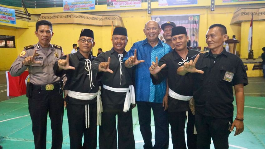 Syah Afandin Buka Kejuaraan Pencak Silat PSHT di GOR Stabat