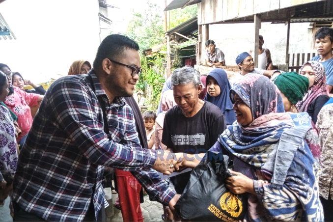 Fajar Dalimunthe Bagikan Seribuan Paket Sembako Wakapolri Komjen Agus Adrianto