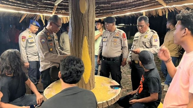 Razia Tempat Hiburan Malam di Tanjung Balai, Polisi Temukan 3 Orang Positif Narkoba