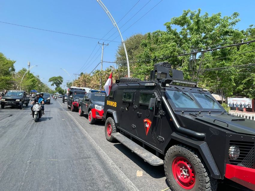 Brimob Polda NTT Tingkatkan Keamanan dengan Patroli Kamtibmas