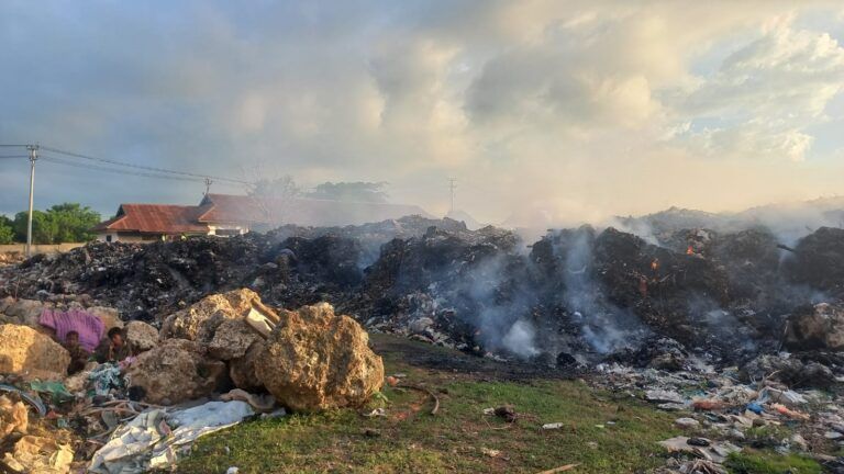 Sebulan TPA Alak Terbakar, Warga Terancam Idap Kanker