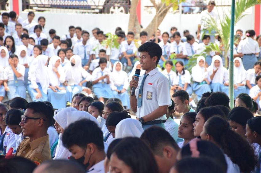 Kapolda NTT Jalin Kebersamaan dengan Siswa Melalui Safari Kamtibmas di SMA Negeri 2 Waingapu