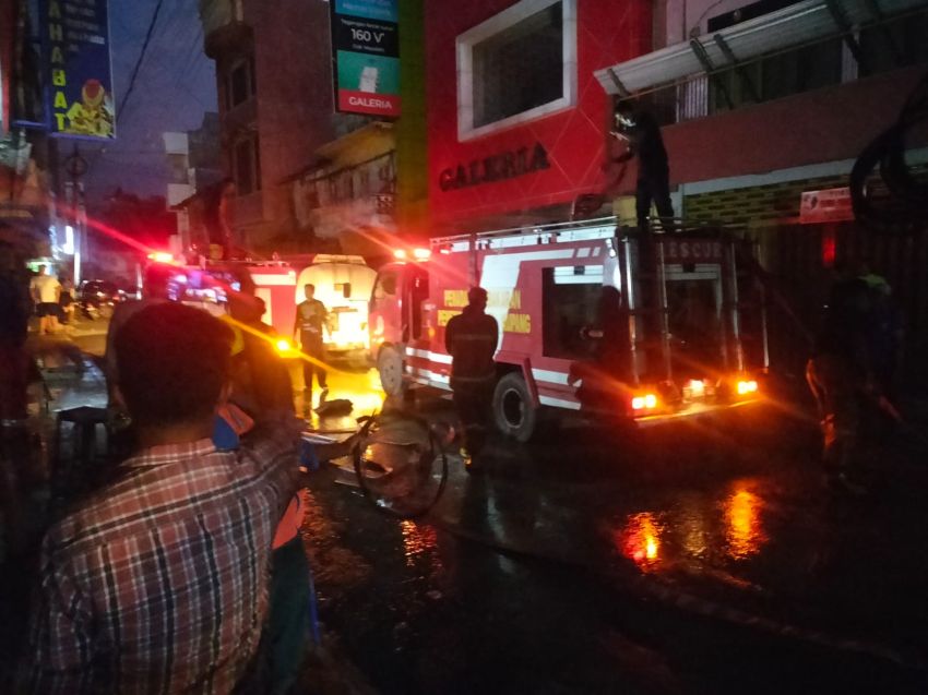 Genset Meledak, Lantai II Toko Emas di Kota Kupang Terbakar