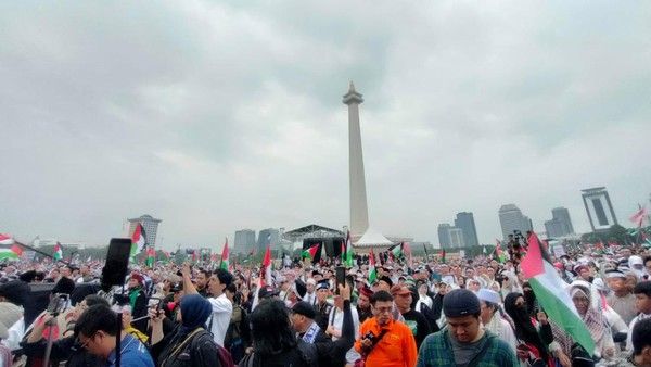 Lampaui Target! Jutaan Orang Ramaikan Aksi Bela Palestina di Monas