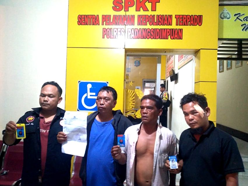 Saat Meliput Truck Tangki Pertamina 'Kencing', 4 Wartawan di Sidimpuan Dikeroyok