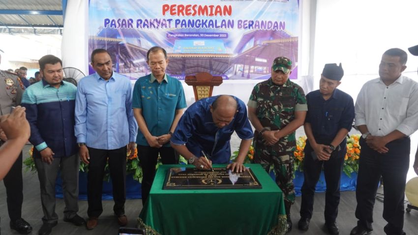 Pasar Rakyat Pangkalan Brandan Diresmikan Syah Afandin