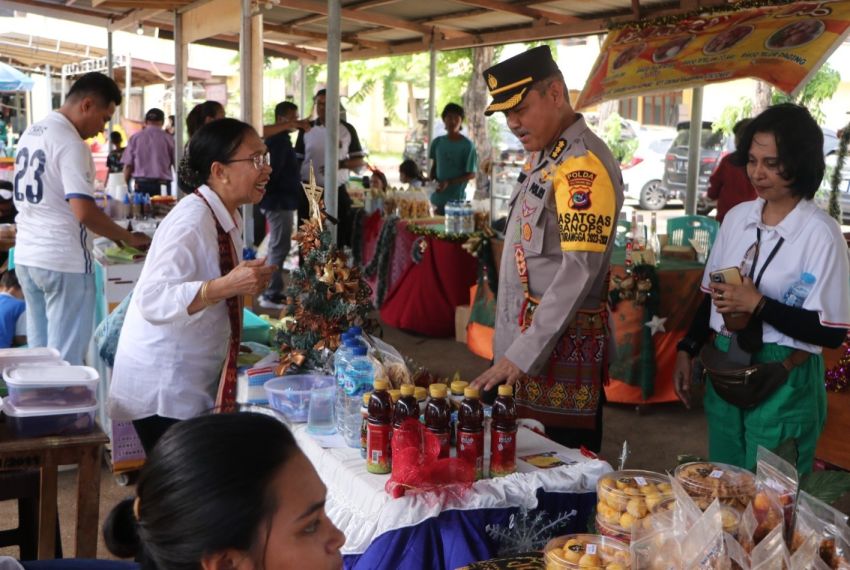 Polda NTT - Alumni SMANSA Kupang Gelar Festival Kue Natal