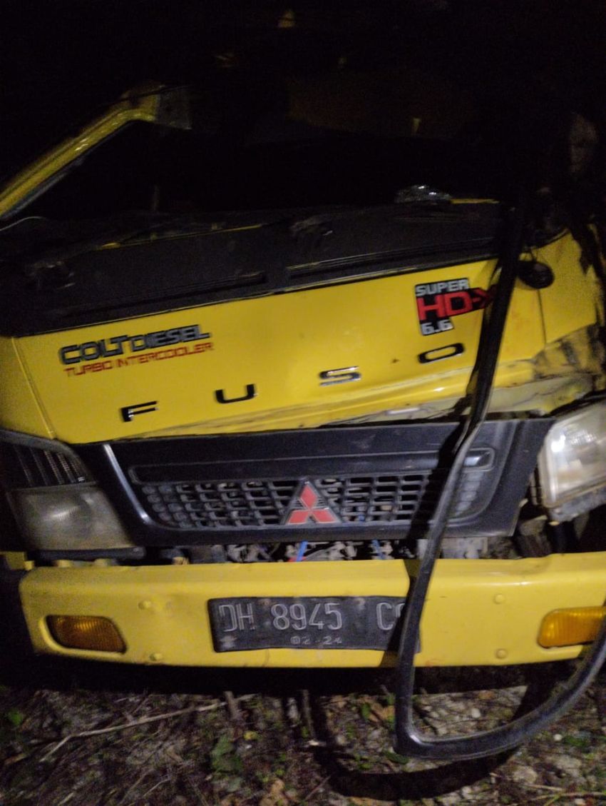 Dump Truk Tabrak Pohon, Penumpang Terluka dan Meninggal Dunia