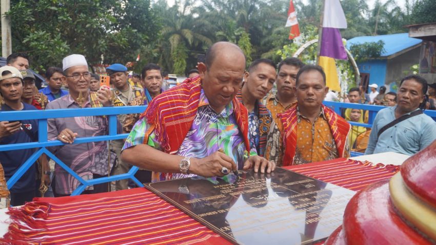 Plt Bupati Langkat Resmikan Tugu Sembiring Pandia di Batang Serangan