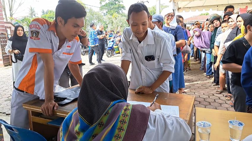 Ratusan Warga Kota Tebingtinggi Antusias di Pasar Murah, Rela Antre Panjang