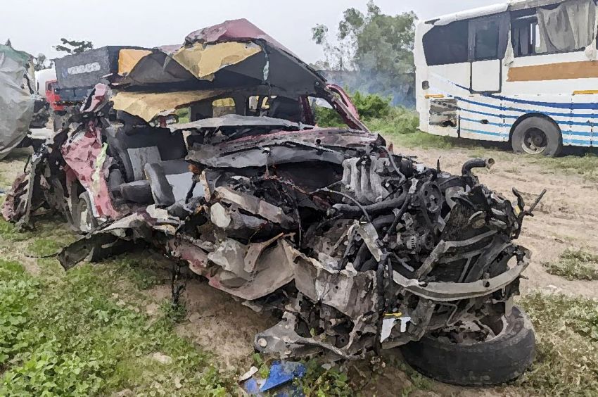 Mabuk Miras dan Ugal-ugalan di Jalan hingga Truk Terbalik, Satu Orang Meninggal, 20 Luka-luka