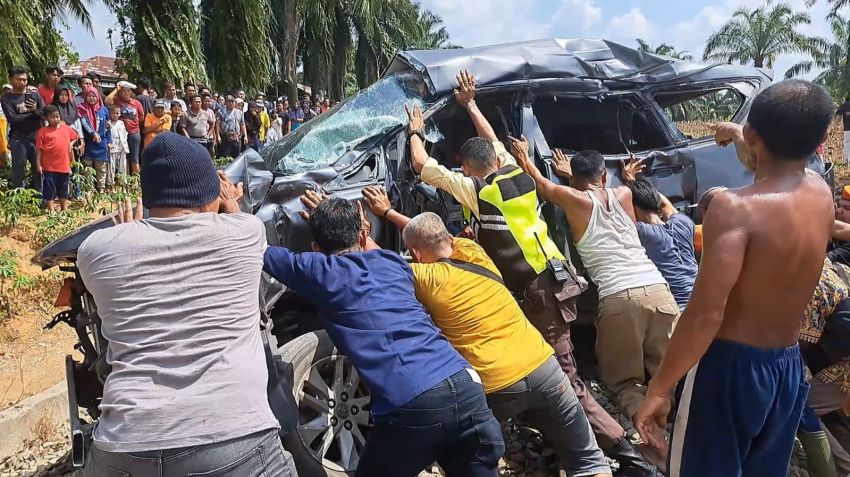 Minibus Terseret 1 Km Usai Ditabrak Kereta Api di Tebingtinggi, 1 Tewas di TKP dan 1 Kritis