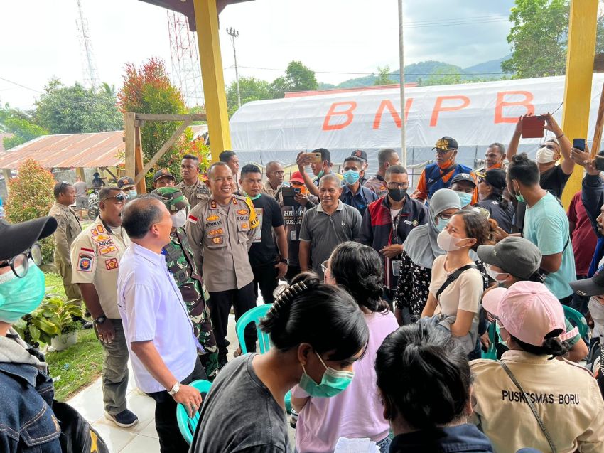 Pemda Flores Timur Distribusi Logistik dan Makanan bagi Ratusan Pengungsi Pasca Erupsi Gunung Lewotobi