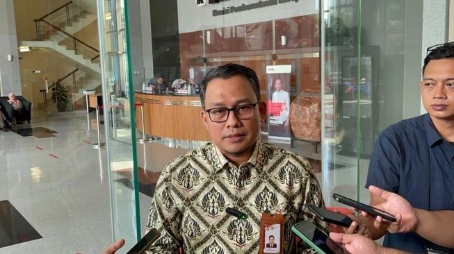 Denny Siregar Dilaporkan ke KPK Terkait Kasus Gratifikasi