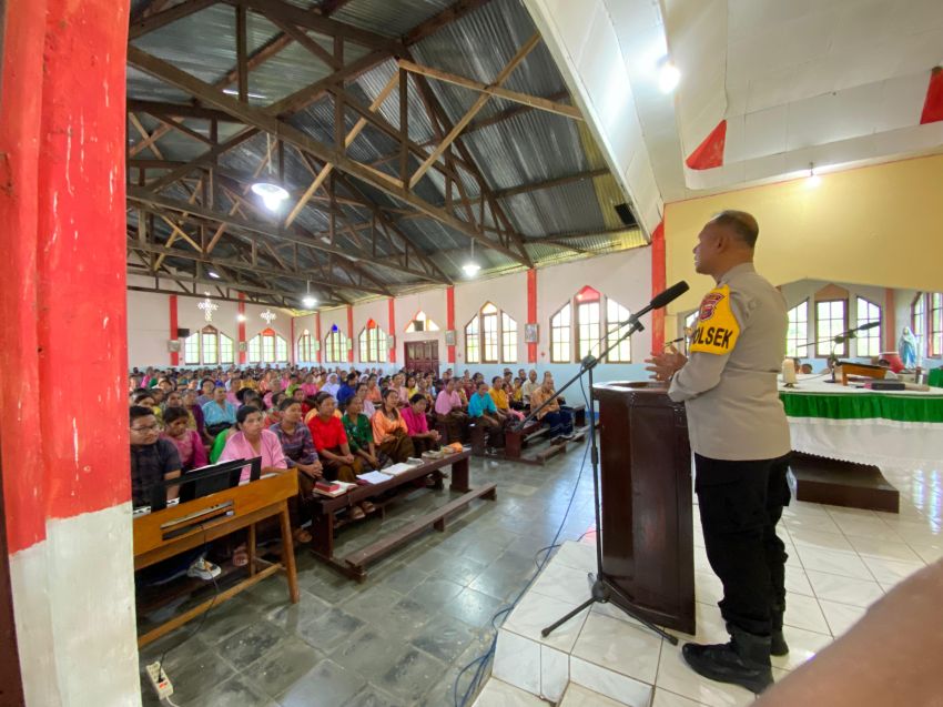 Kapolsek Wolowaru Manfaatkan Mimbar Gereja Sampaikan Pesan Kamtibmas