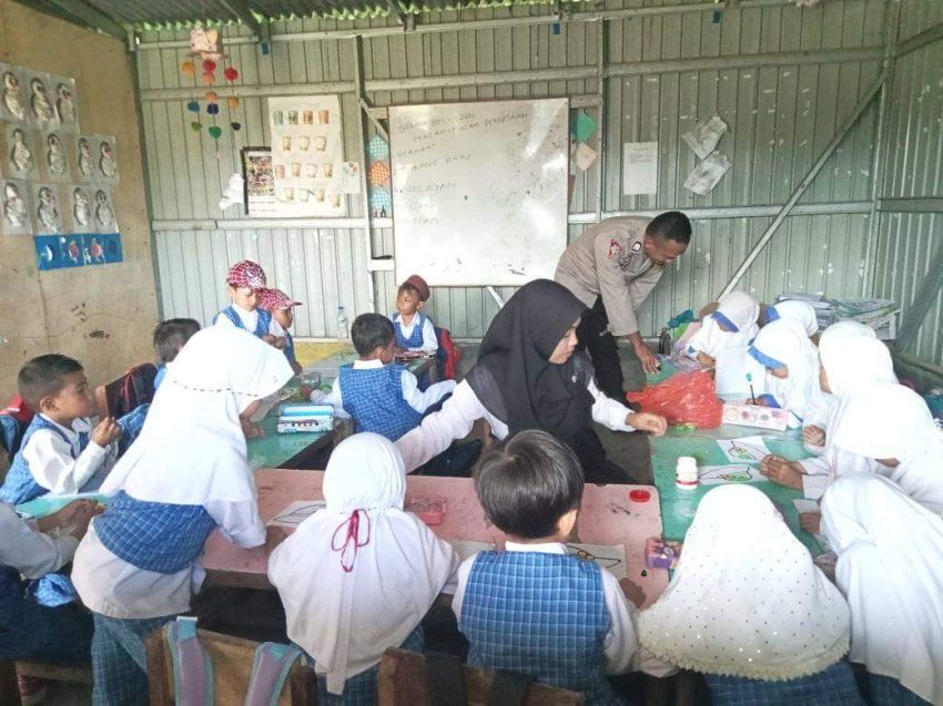 Terinspirasi Kesusahan Hidup Sejak Remaja, Polisi di Manggarai-NTT Ini Rela Gadaikan Gaji Demi Bangun Sekolah Bantu Warga Kurang Mampu