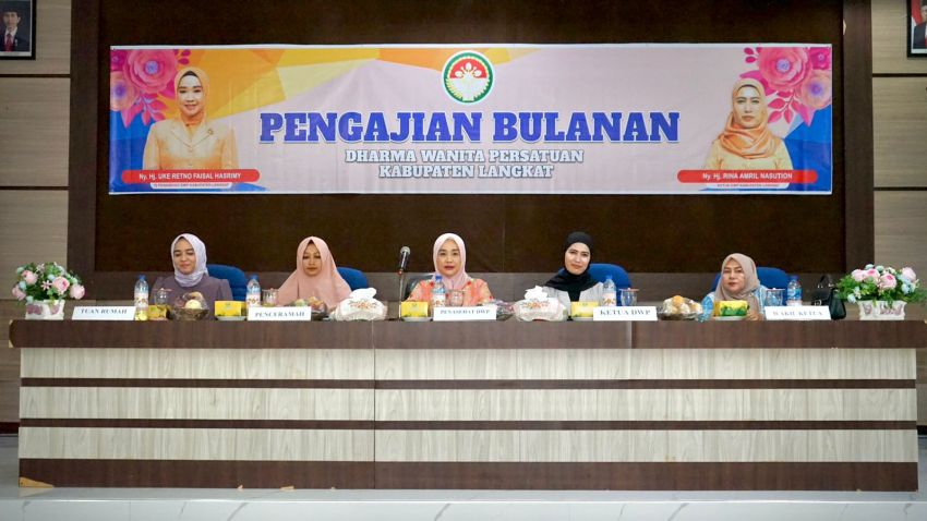Nyonya Uke Faisal Hasrimy Hadiri Pengajian DWP Langkat Pertamanya 