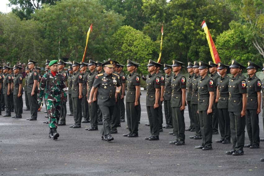 Mayjen TNI Rafael Granada Baay Secara Resmi Lantik 102 Siswa Tamtama Menjadi Prajurit TNI AD