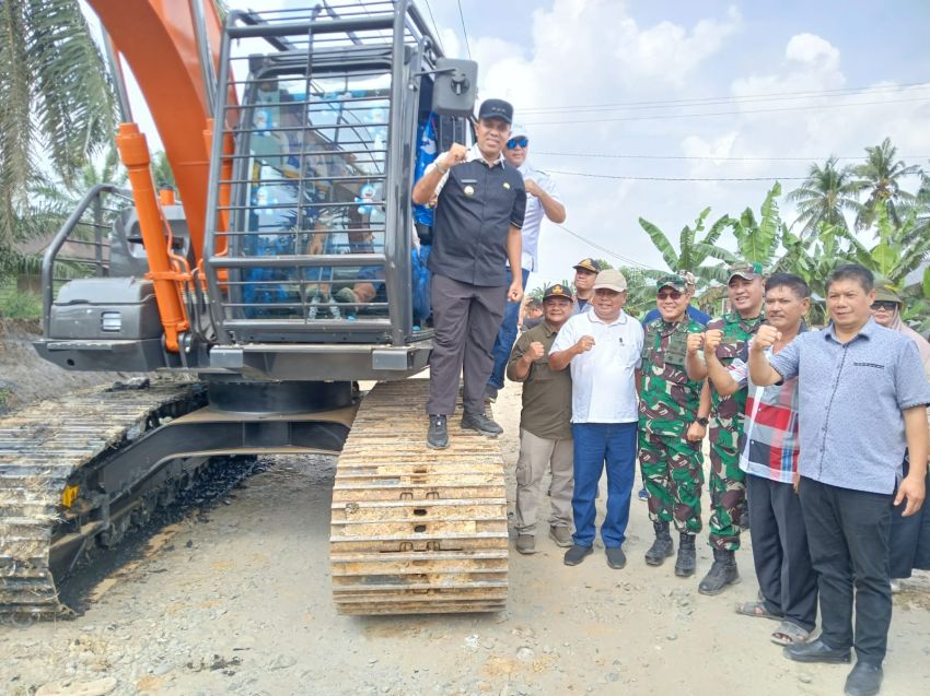 Kodim 0203/Langkat Kick Off Pertama di Indonesia dalam Rangka Upaya Khusus Optimasi Lahan Rawa TA. 2024