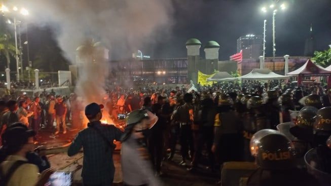 Demo Tolak Pemilu Curang di KPU dan DPR, 16 Orang Diciduk Polisi