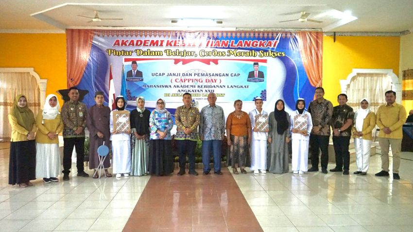 Asisten Adm Umum Musti Wakili Pj Bupati Langkat Hadiri Capping Day Mahasiswa Akbid Langkat