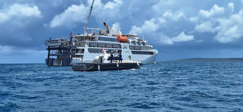 Kapal MV Coral Geographer Sandar di Pantai Tablolong, Anggota Ditpolairud Polda NTT Ikut Amankan