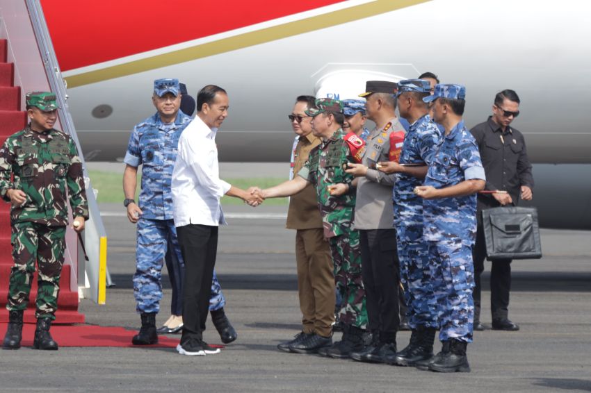 Mayjen TNI Rafael Granada Baay Bersama Forkopimda Jatim Dampingi Presiden Jokowi Resmikan Jalan di Madiun