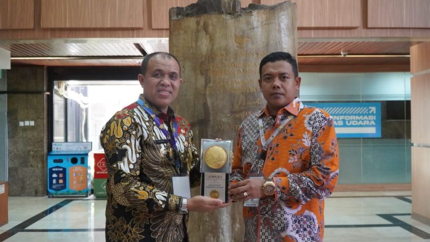 Pj Bupati Langkat Faisal Hasrimy Jemput Piala Adipura tahun 2023 Tuk Langkat