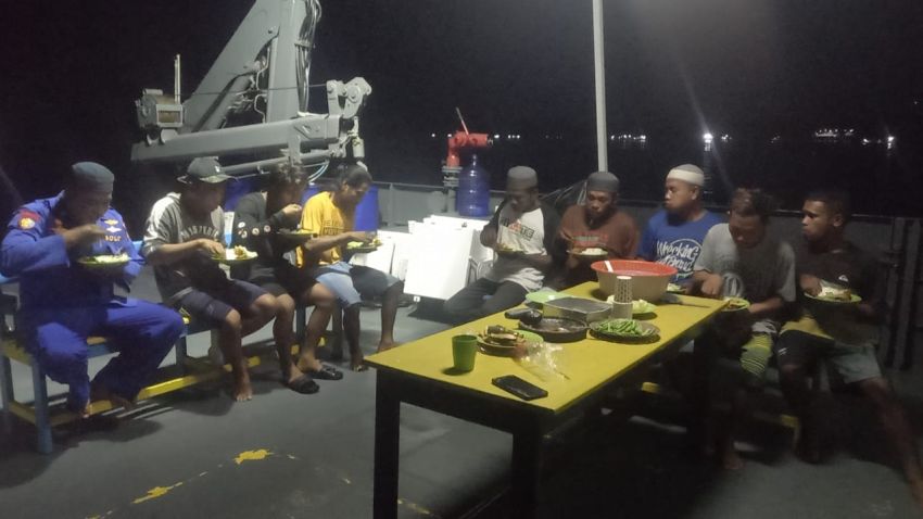 Direktorat Polairud Polda NTT Buka Puasa Bersama Nelayan di Teluk Hansisi, Pulau Semau