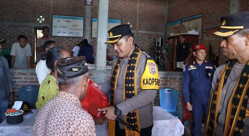 Kapolres Nagekeo Beri Bantuan kepada Warga Berdampak Bencana Alam Abrasi