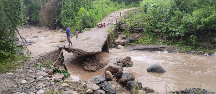 Hujan Deras, Jembatan di Amfoang Putus dan Lumpuhkan Akses