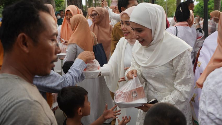 DWP Kabupaten Langkat Bagikan 500 Paket Takjil Ramadan