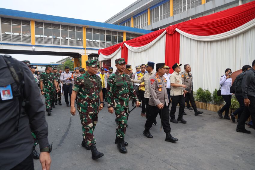 Mayjen TNI Rafael Dampingi Kunker Panglima TNI, Kapolri dan Menhub di Jatim