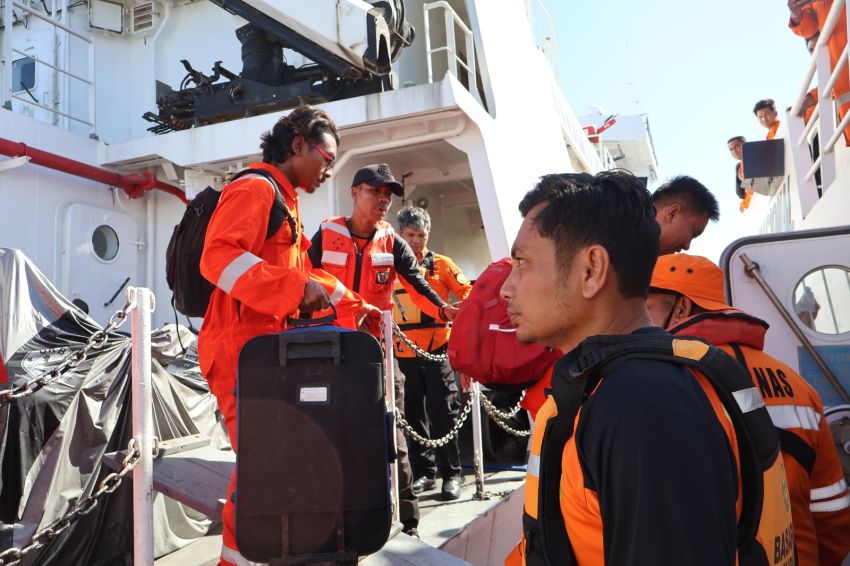 10 Penumpang Kapal MV Da Hao yang Terbakar Siselamatkan Tim SAR