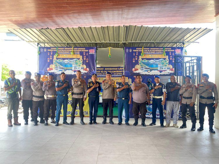 Pastikan keamanan di Laut, Direktur Polairud Polda NTT Pantau Aktivitas Pemudik di Pelabuhan Tenau Kupang