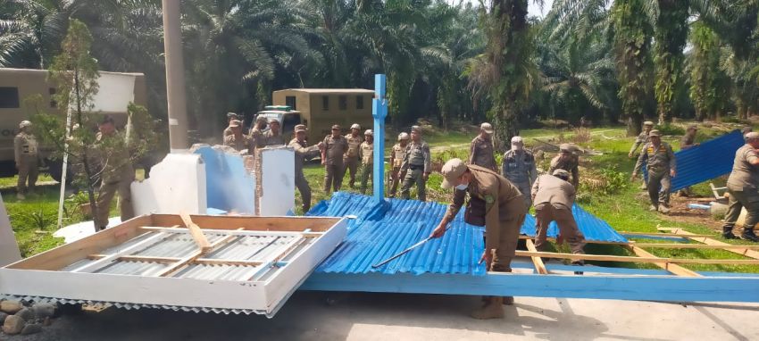 Pemkab Langkat Tertibkan Bangunan Tanpa Izin di Objek Wisata Bukit Lawang 