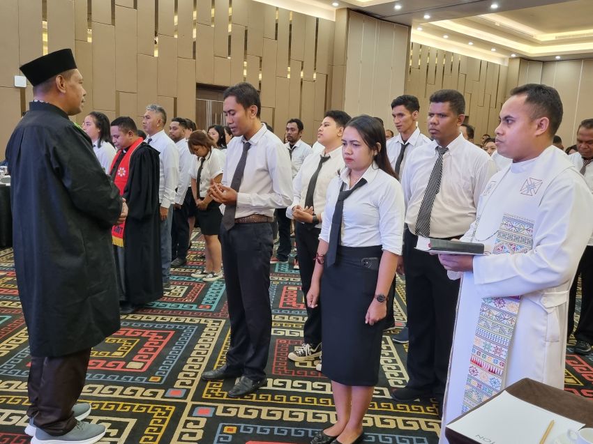 Lantik 153 PPS se Kota Kupang, Ketua KPU Kota Kupang Minta PPS Jaga Hubungan Baik dengan Sekretariat