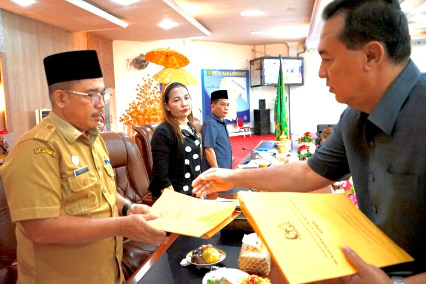 Asisten Administrasi Umum Musti Hadiri Rapat Paripurna Laporan Hasil Reses DPRD Kabupaten Langkat 